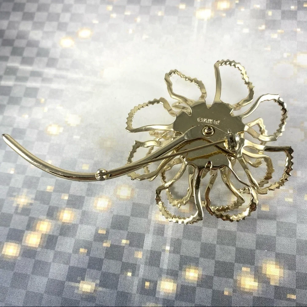 Gorgeous Vintage Sarah Coventry AB flower brooch